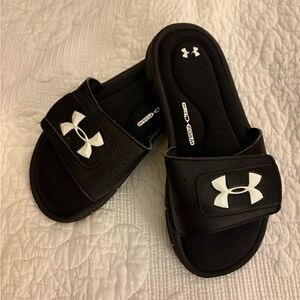 Under Armour Kids Black and White Slide Sandals 4 D Foam Size 4 Y